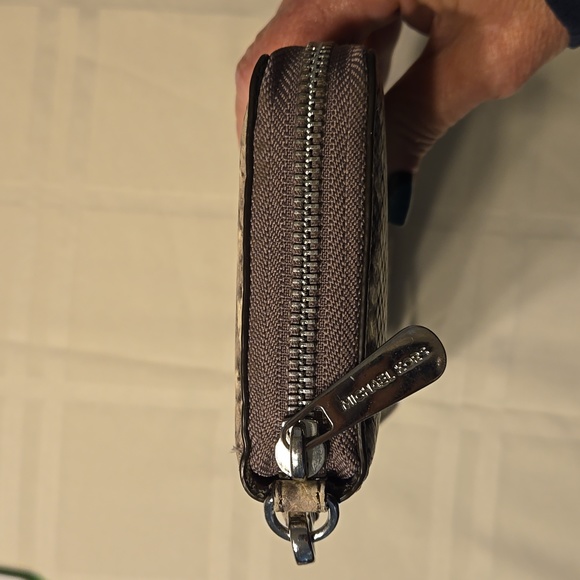 Michael Kors EUC Jet Set wallet with wrist strap, Brown and cream - Picture 12 of 12